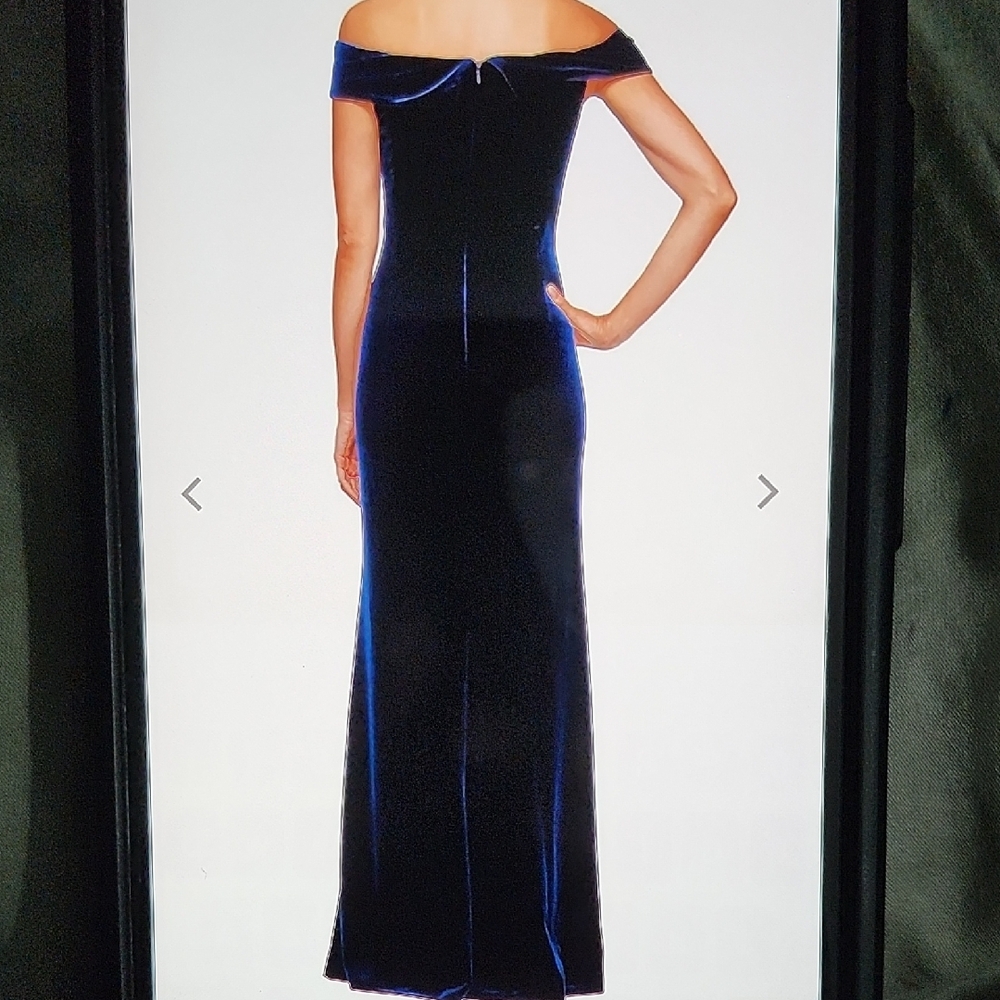Elegant Blue Velvet Off-Shoulder Dress - Picture 2 of 6